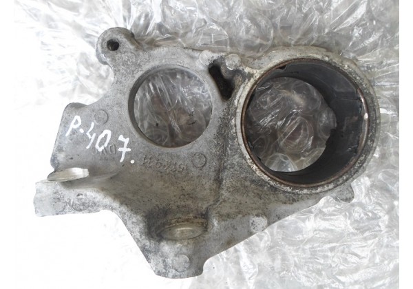 кронштейн піввісі,правий,Peugeot 407,1.6hdi